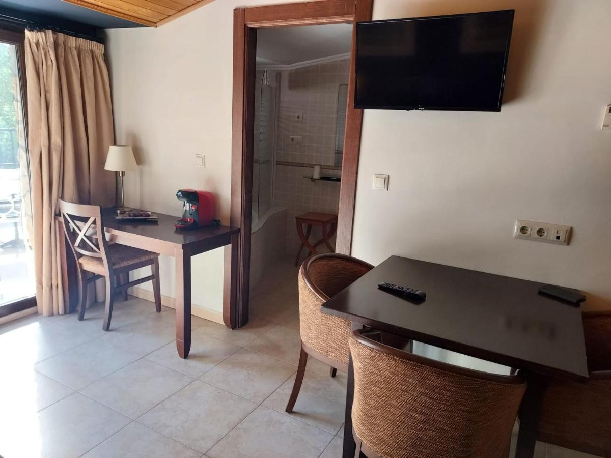 Hotel Masia El Molinete Мора-де-Рубьелос Экстерьер фото